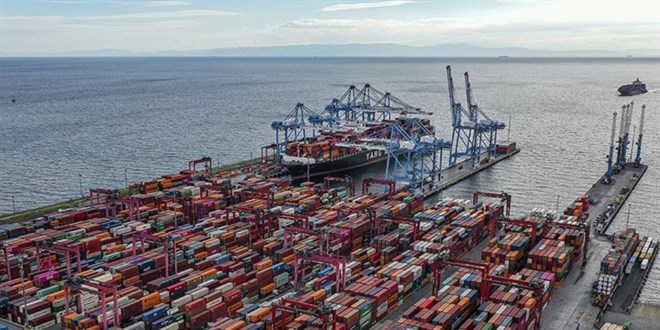 Dış ticaret açığı nisanda 9,9 milyar dolara çıktı