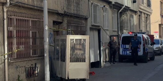 Bayrampaşa'da baba dehşeti: Eşini ve ve kızını öldürdü