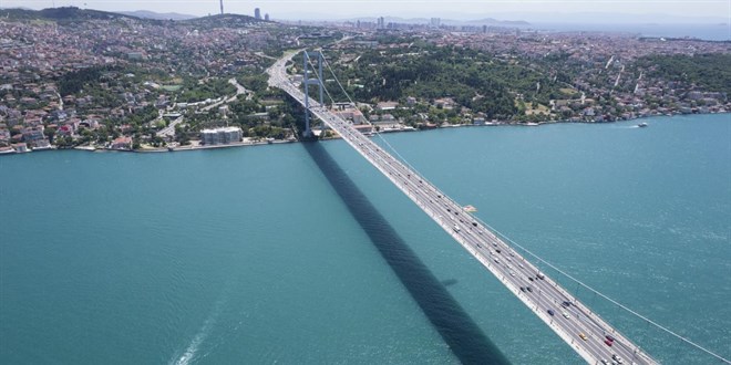 İstanbul Boğazı gemi trafiğine açıldı