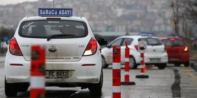 Sürücü eğitim araçlarıyla ilgili karar: Belge şartı kalktı