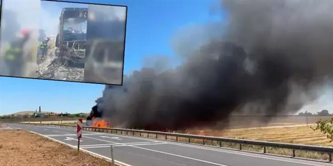 Seçimin yapıldığı Hilvan'a giden polisleri taşıyan midibüs yandı
