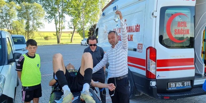 Çorum'da 2 futbolcu sıcak nedeniyle baygınlık geçirdi