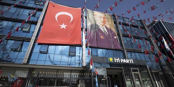 İYİ Parti'de yaprak dökümü sürüyor