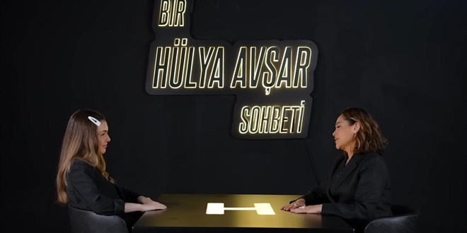 Hülya Avşar'dan Berfu Yenenler'e imalı cevap