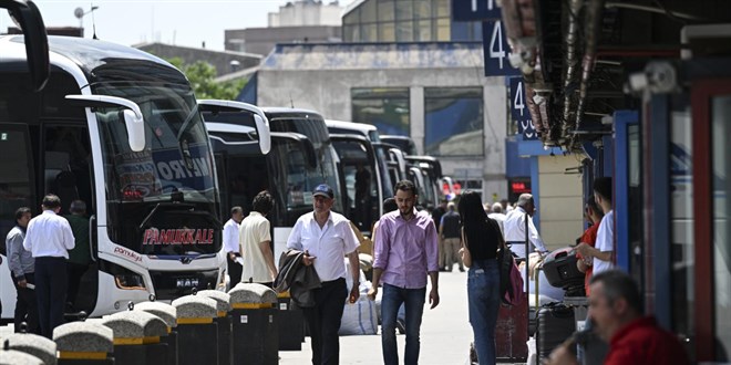 İstanbul'da otobüs biletleri tükendi, ek seferler konuldu
