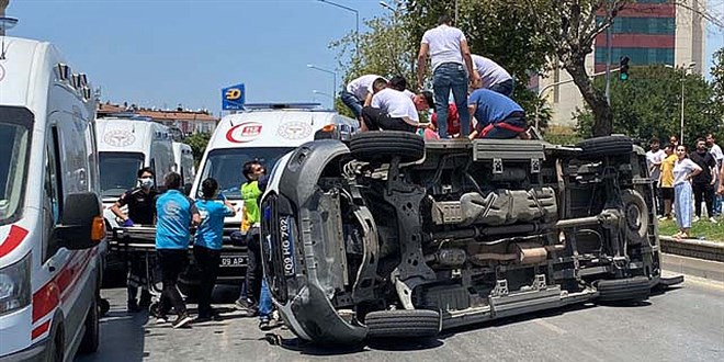 Hayati tehlikesi vardı, ambulans devrildi hayatını kaybetti