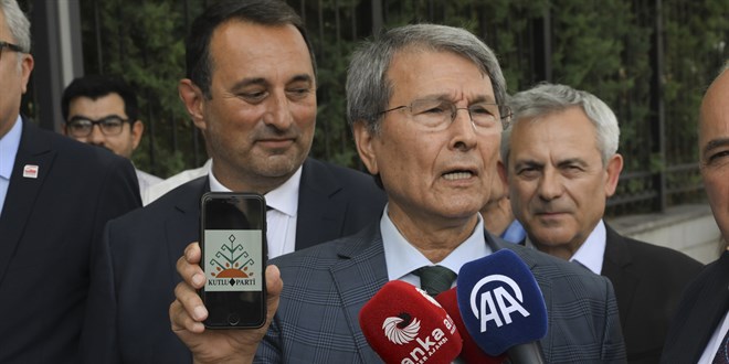 Yusuf Halaçoğlu, Kutlu Partinin kuruluş dilekçesini Bakanlığa verdi