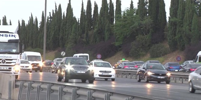 İstanbul'da bayram tatili trafiği devam ediyor