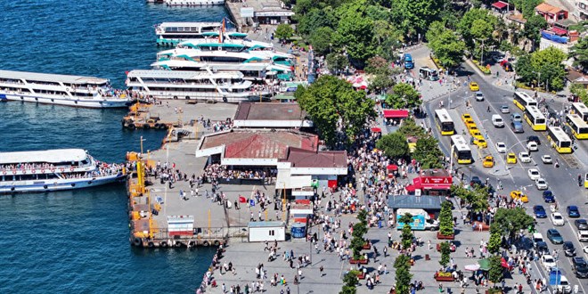 İstanbul'un tarihi yerlerinde bayram yoğunluğu yaşanıyor