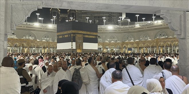 Mekke'de aşırı sıcaklardan binden fazla hacı hayatını kaybetti