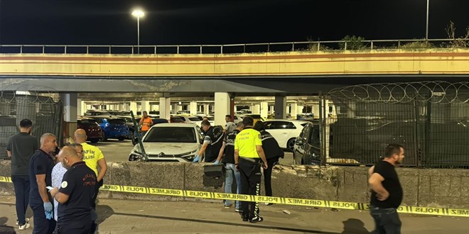 Kocaeli'de cipin kaldırımda çarptığı 2 yaya öldü