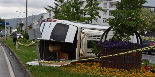 Ordu'da minibüs devrildi:1 kişi hayatını kaybetti, 4 kişi yaralandı