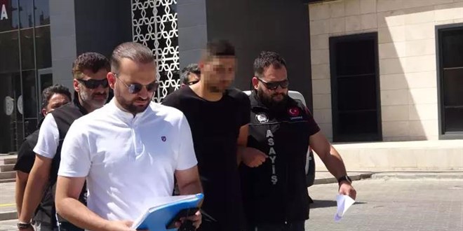 Kayınpederini bıçaklayarak öldürüp, eşi ve 3 yakınını yaraladı