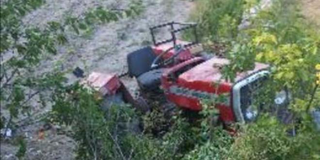 Isparta'da traktör devrildi: 1 ölü