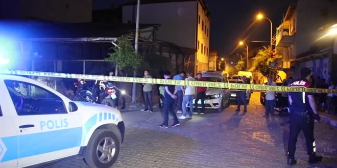 Uşak'ta silahlı çatışmada 1 kişi öldü, 1 kişi yaralandı