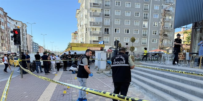 Kavgada silahla vurulan 2 kardeşten biri öldü
