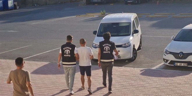 VIP minibüs ile göçmen kaçakçılığı: 4 tutuklama