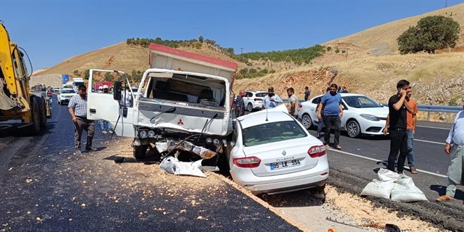 Adıyaman'da otomobille kamyon çarpıştı: 1 ölü, 3 yaralı