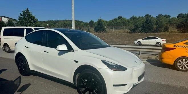 Eşiyle sorun yaşayan adam arabaların önüne atlayarak hayatını kaybetti