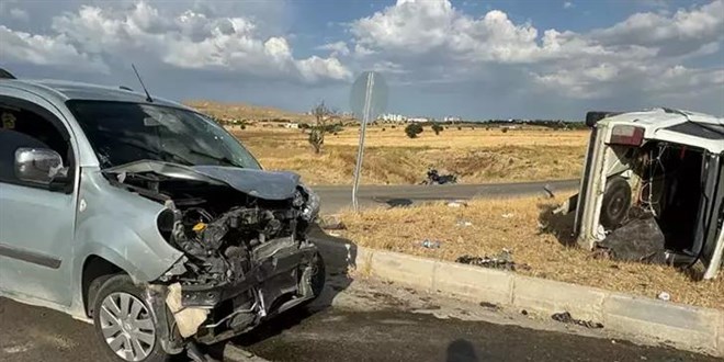 Elazığ'da aynı kavşakta yarım saat arayla iki kaza: 8 yaralı