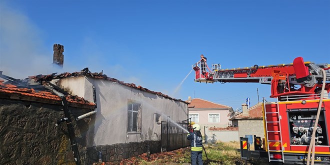 Konya'da bir evde çıkan yangında 2 kişi öldü
