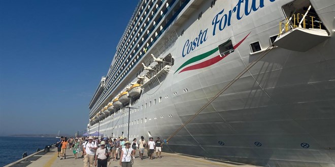 Bodrum'a 'Costa Fortuna' kruvaziyeriyle 3 bin turist geldi