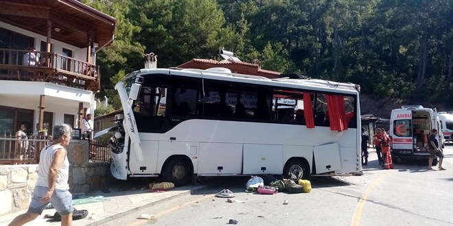 Muğla'da tur otobüsünün freni boşaldı: 1 çocuk öldü, 33 yaralı