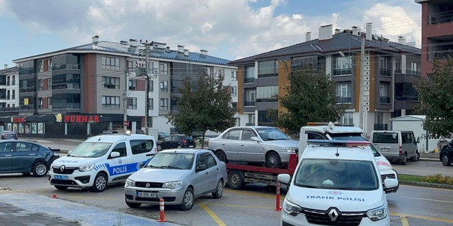 Bolu'da park halindeki 4 araca çarptı: 1 yaralı