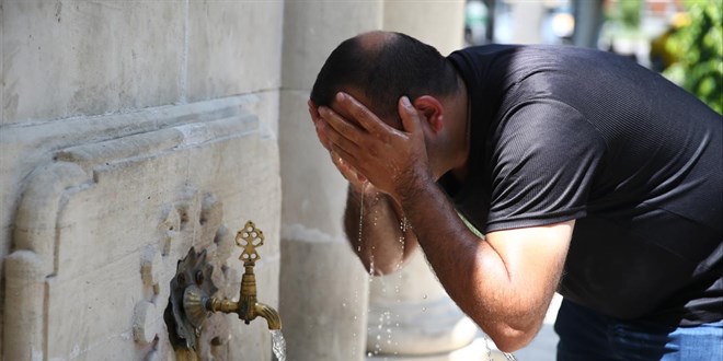 Bakanlık'tan kalp-damar ve hipertansiyon hastalarına 'sıcak hava' uyarısı