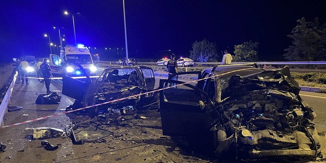 Kayseri'de iki otomobil çarpıştı: 2 ölü, 4 yaralı