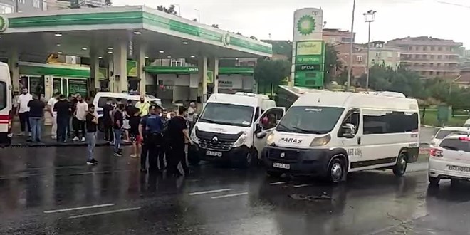 Avcılar'da İETT otobüsü 3 araca çarptı, 3 kişi yaralandı