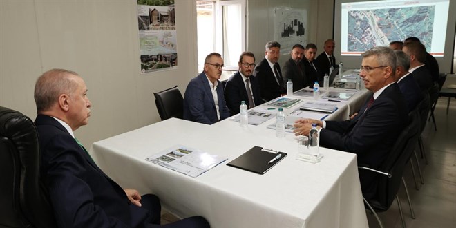 Cumhurbaşkanı Erdoğan Güneysu Devlet Hastanesi inşaatında incelemelerde bulundu
