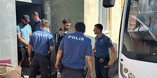 Bir evde 11 göçmen yakalandı