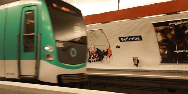 Paris'te metro seferlerinde aksamalar yaşandı