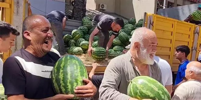 Vatandaşlara ücretsiz kavun ve karpuz...700 ton dağıtılacak