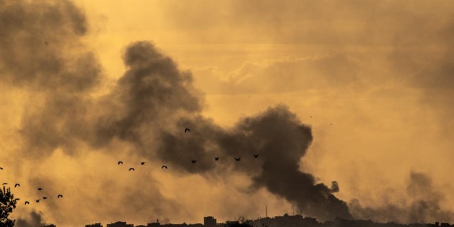 Soykırımcı İsrail Gazze'de aracı hedef aldı: En az 5 Filistinli öldü
