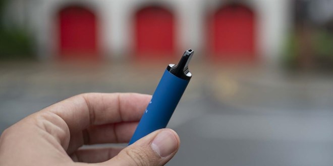 Patlayan elektronik sigara yüzünü ve vücudunu yaktı