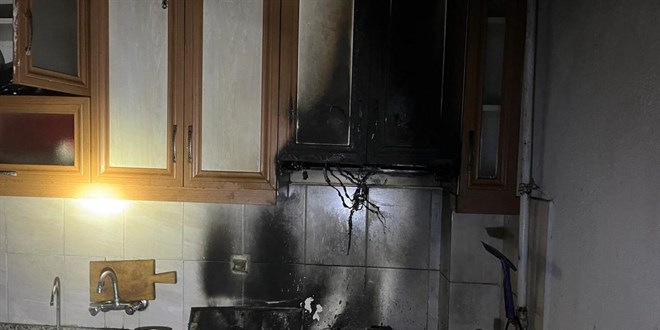 Ocakta unutulan yemek yangına sebep oldu