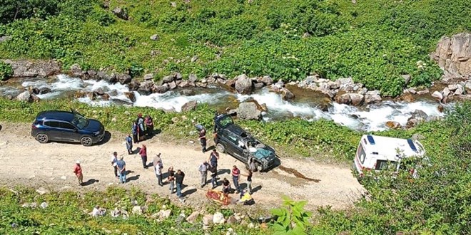 Rize'de cip uçuruma yuvarlandı: 2 ölü, 3 yaralı
