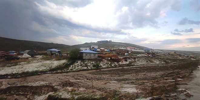 Kars'ta sağanak sele dönüştü