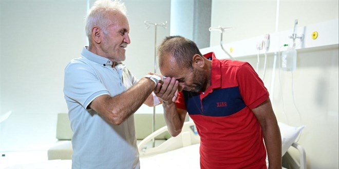 70 yaşındaki babasının böbreğiyle yeniden hayat buldu