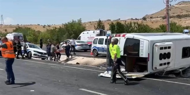 Nevşehir'de düğün yolunda kaza: 13 yaralı