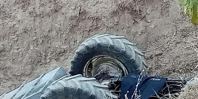 Aydın'da devrilen traktördeki çift öldü, çocukları yaralandı