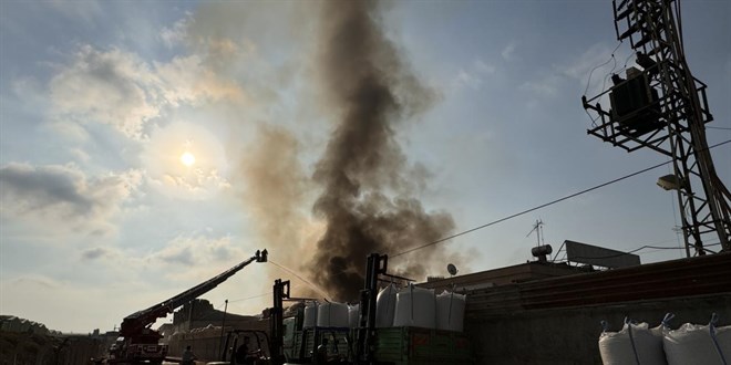 Adana'da geri dönüşüm fabrikasında yangın