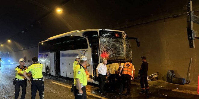 Anadolu Otoyolu'nda zincirleme trafik kazası: 15 yaralı
