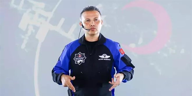 Depremzede öğrencileri Alper Gezeravcı ile buluşturdu