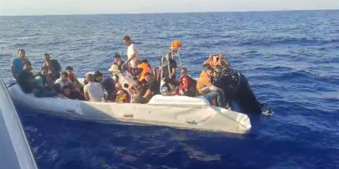 Çanakkale'de 48 düzensiz göçmen kurtarıldı