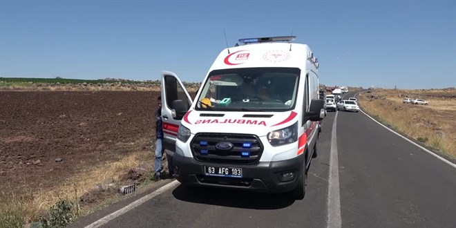 Şanlıurfa'da otomobil şarampole devrildi: 1 kişi ölü, 3 yaralı