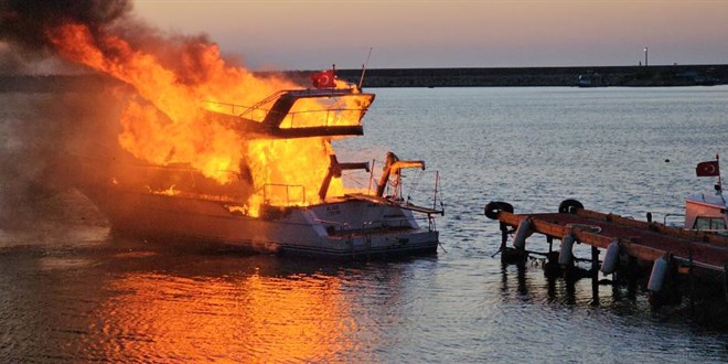 Aile arasındaki alacak kavgası pahalıya patladı: Tekne ve otobüsü kundakladı