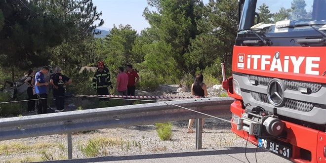 Denizli'de devrilen otomobildeki 1 kişi öldü, 2 kişi yaralandı